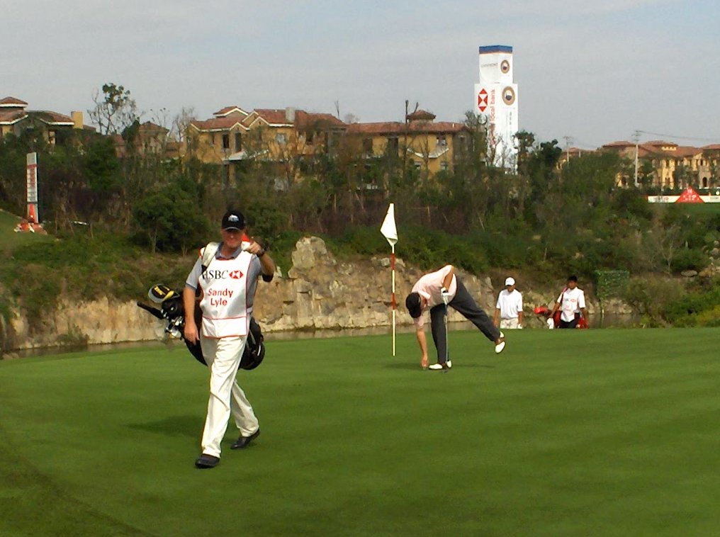 swampy on sandy lyle's bag